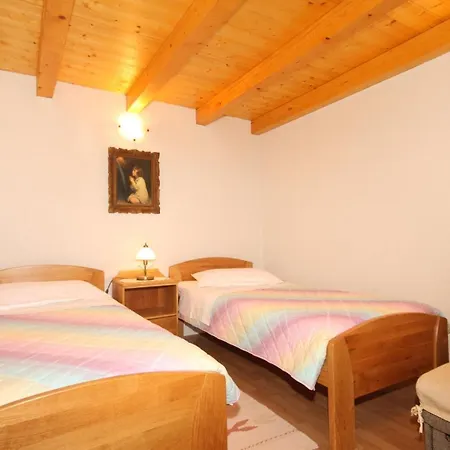 Seaside House Miholascica, Cres - 8073 بيت للعطل *